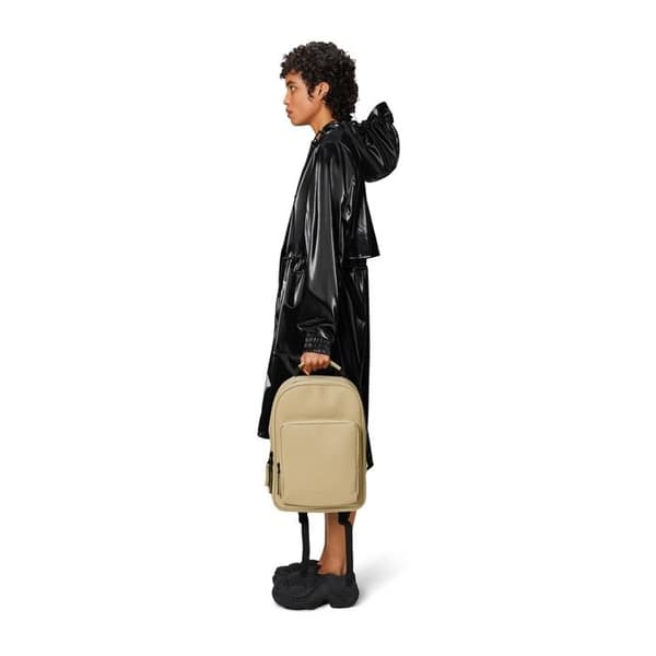 Rains BOOK DAYPACK bärbar dator ryggsäck
