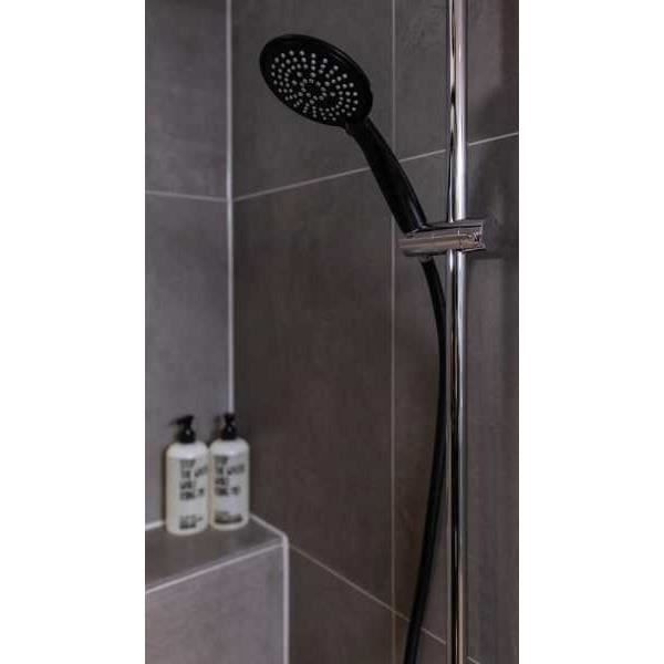 WENKO Duschslang Design, flexibel duschslang, universell anslutning ½", plast, L175 cm, matt svart