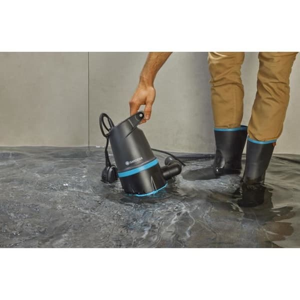 Evakueringspump 2 i 1 - GARDENA - 20000 basic - Flöde 20000 l/h - Effekt 550 W - Tryck 0,9 bar - Flytkontakt