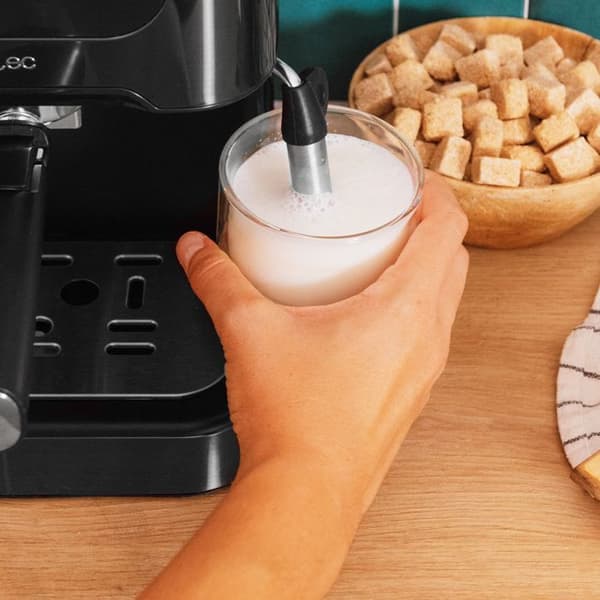 Cecotec Espressomaskin Power Espresso 20 Pro Latte. Espressomaskin 20 Bar med intuitiv display, ångspruta.