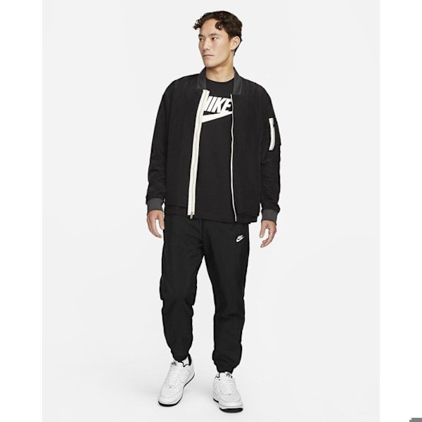 T-shirt - NIKE - Sportkläder - Svart - Korta ärmar - Klassisk krage Svart jag