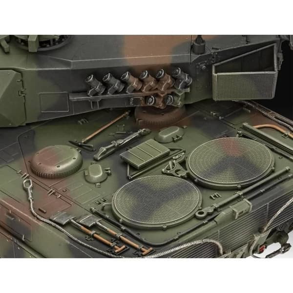 Modell av stridsvagn: 70 år Bundeswehr Leopard 2 A6A2 "Exclusive Edi"