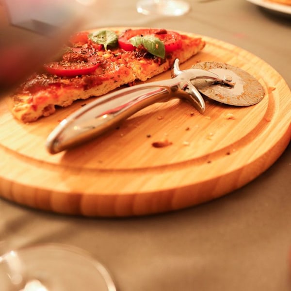 Relaxdays Professionell pizzaskärare med 7 cm blad i rostfritt stål, pizzakniv med halkfritt handtag, silver silver-