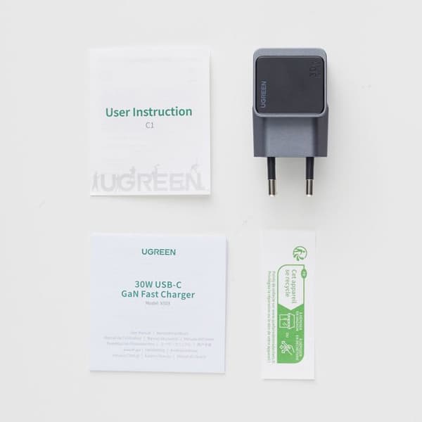 GaN väggladdare - UGREEN - USB-C - 30W - Grå Anodiserad grå och svart