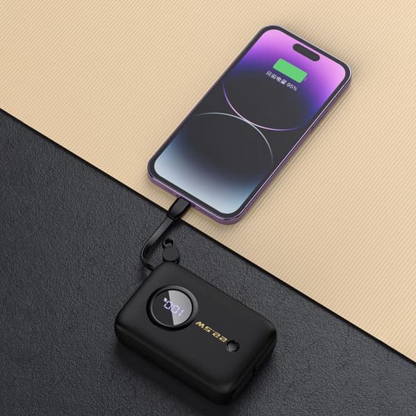 Extern batteri 10 000 mAh med USB-C/Lightning-kablar, svart