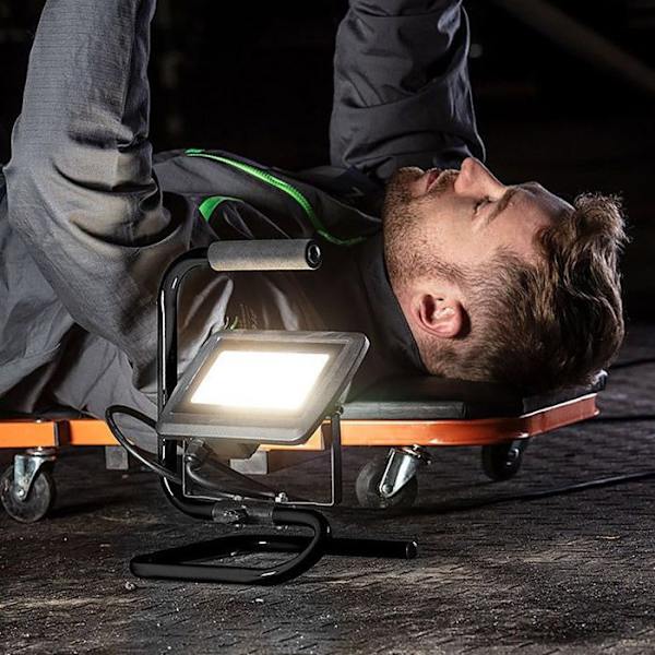 Bärbar projektor NEO TOOLS 99-063 SMD 50W