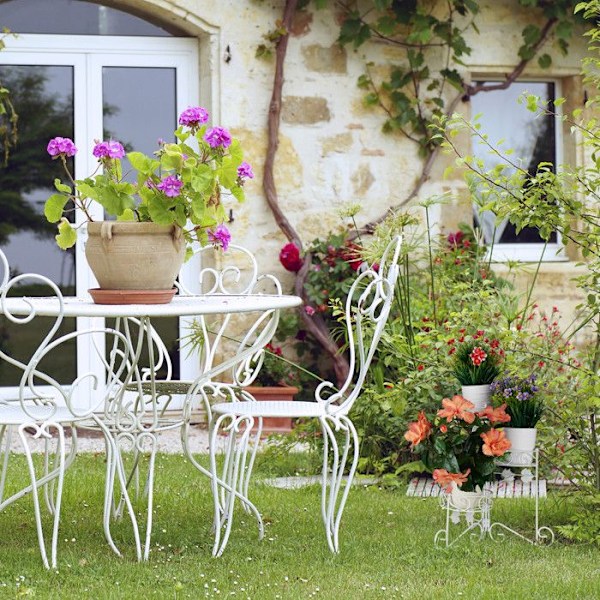 Relaxdays Blomstrappa i metall 3 våningar blomkrukhållare Rund växthylla Dekoration H: 40 cm, Vit Vit