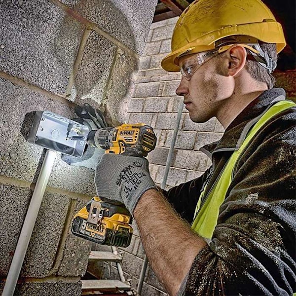 18V borstlös slagborrskruvmejsel (utan batteri eller laddare) + T-STAK box - DEWALT - DCD805NT