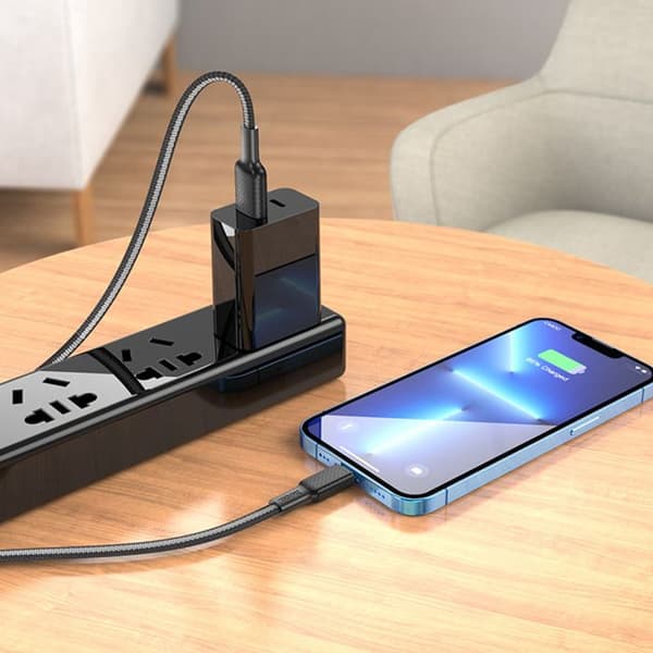 Hoco - Jaeger datakabel (X69) - USB-A till Lightning, 12W, 2,4A, 1,0m - Svart / Vit
