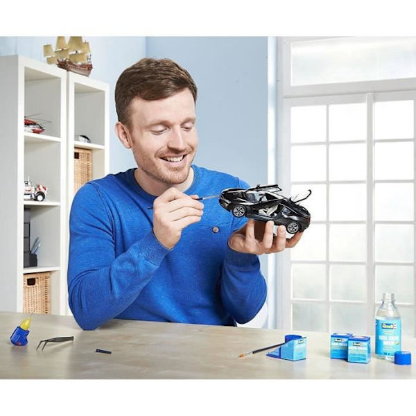 REVELL Model Set BMW i8 Model Kit för att bygga, limma och måla, med tillbehör Att måla