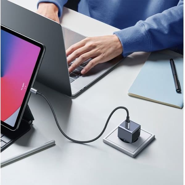 GaN väggladdare - UGREEN - USB-C - 30W - Grå Anodiserad grå och svart