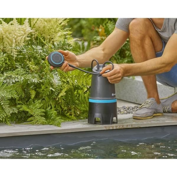 Evakueringspump - GARDENA - 20000 BASIC - Flöde 20000 l/h - Effekt 550 W - Flytande svävare