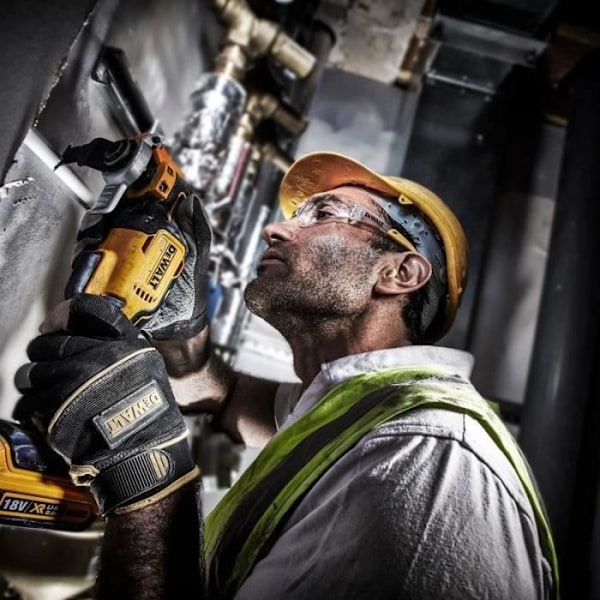 Multi-Cutter BL 18V Li-Ion (1x4,0 Ah) 32 tillbehör i TSTAK - Dewalt DCS355M1 Svart