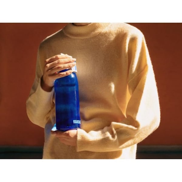 SIGG Total Color Blue 1L vattenflaska ultralätt och resistent i tritan Blå