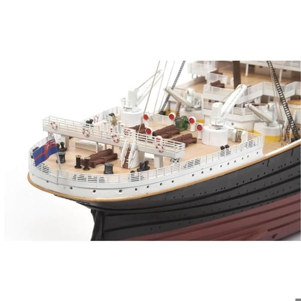 Modellbåt i trä: RMS Titanic Enfärgad