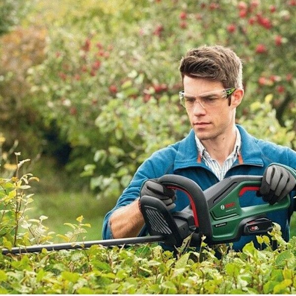 Bosch Universal Hedge Cut 18V-50 häcksax - Ström för ALLA 18V litiumjonbatteri - Antiblockeringssystem Svart