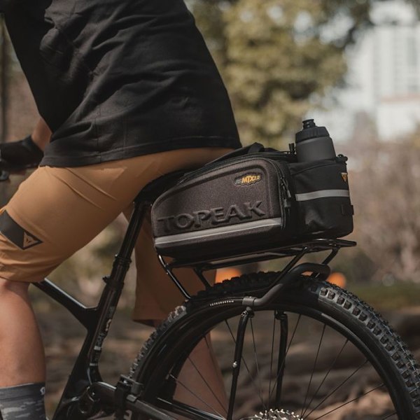 Bakre cykelväska - Topeak - MTX DXP - 22,6 liter - MTX fästs system - Inbyggd regnöverdrag svart