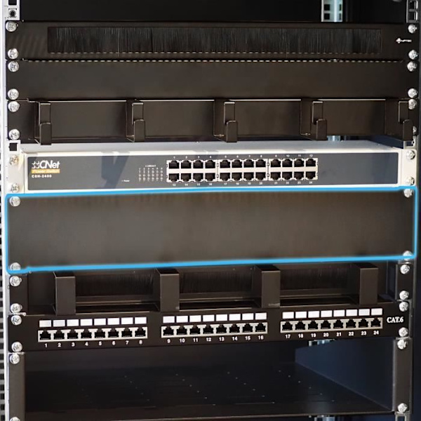 Solid panel 19 tum 2U för lådor Skåp WAYTEX plåt patch bay 37339 Svart