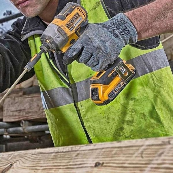 18V XR Borstlös slagskruvmejsel + 2 5Ah batterier + laddare + T-STAK box - DEWALT - DCF887P2-QW Svart