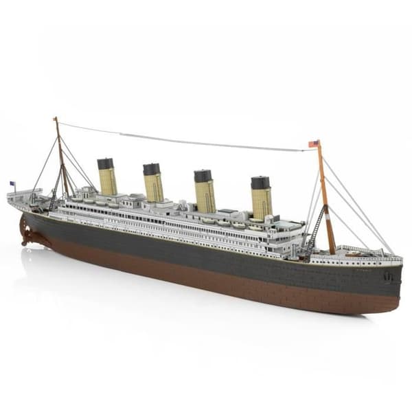 Båtmodell - METAL EARTH - RMS Titanic - Inredning - För barn - 2 batterier ingår