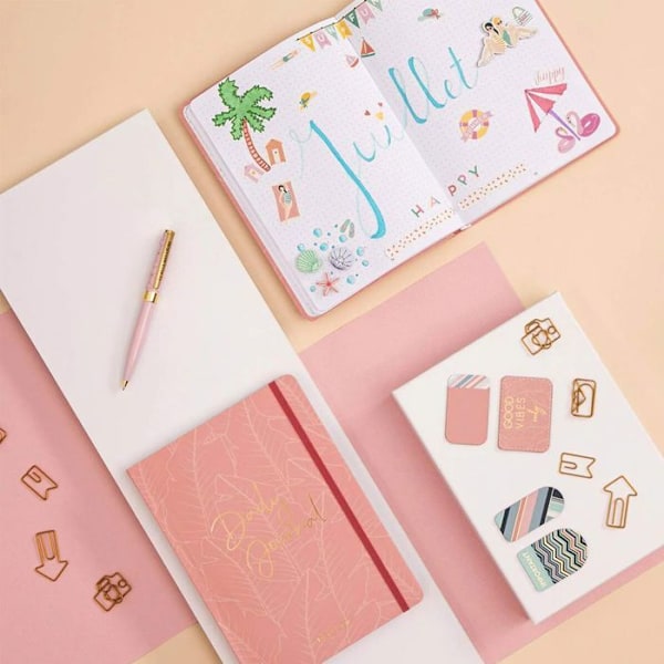 Carnet A5 - Draeger Paris - Elastisk Stängning - FSC® Papper - Förifyllda Sidor - Rosa Rosa