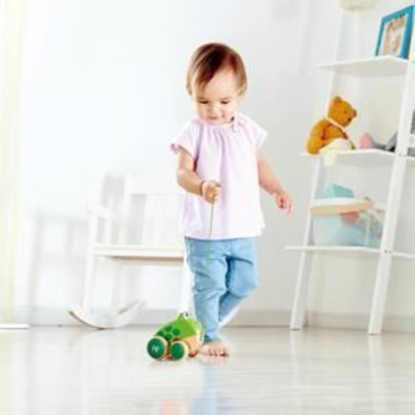 HAPE - Trädragleksak - E0361 - Groda att gå Beige