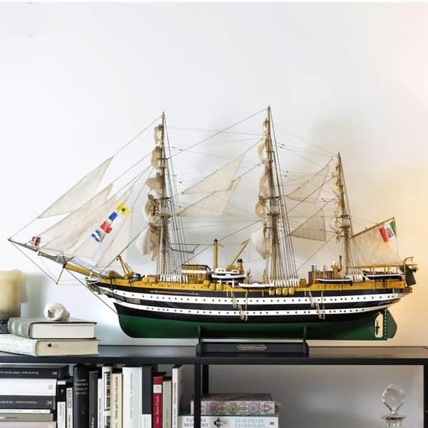 Båtmodell i trä: Amerigo Vespucci Enfärgad