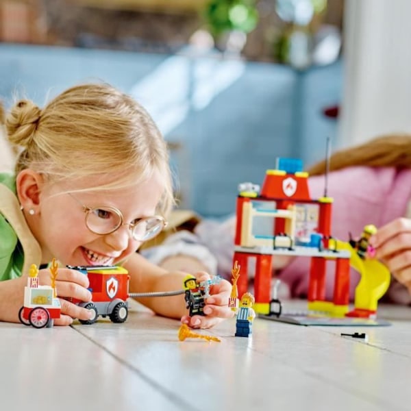 LEGO® City 60375 brandstation och brandbil, leksak för nödfordon, utbildningsspel, 4 år