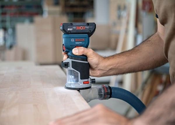 Bärbar fräs - BOSCH PROFESSIONAL - GKF 18V-8 - 18V - Trådlös - Ergonomisk