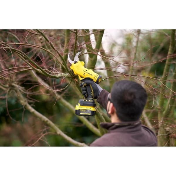 Trådlös elektrisk sekatör + 4Ah batteri + laddare - Stanley Fatmax - SFMCPP32M1-QW - 18V - klipp 32mm