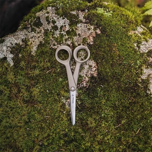 Små saxar - FISKARS - ReNew - blad av återvunnet rostfritt stål - 17 cm