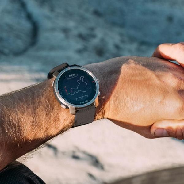 GPS-utomhus smartklocka - Polar - Grit X Pro Titan - Saphirglas - 100 h batteritid - Inbyggd barometer Svart