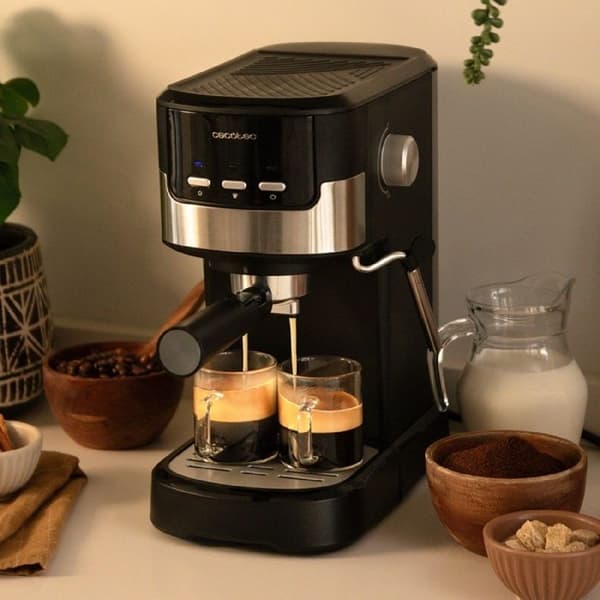 Cecotec Espressomaskin kompakt Power Espresso 20 Pecan. 1100 W, 20 Bar, Thermoblock-system, vridbar munstycke.