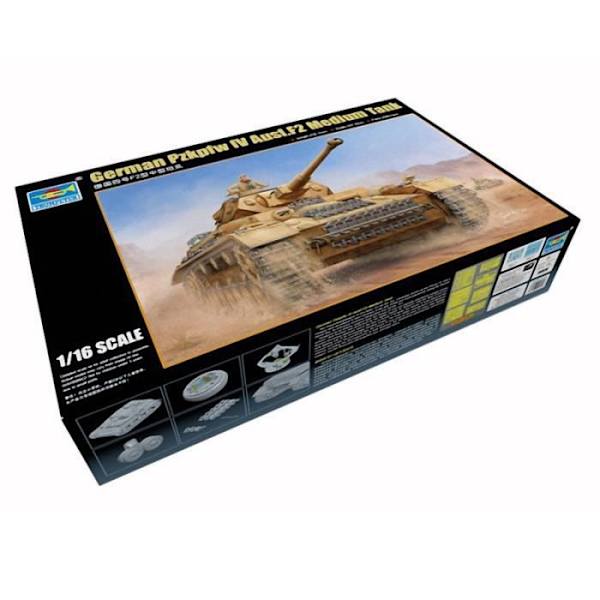 Modell av tank - TRUMPETER - Tysk Pzkpfw IV Ausf.F2 - 2000 delar - 43.9 x 20.8 cm - Plast. Enfärgad