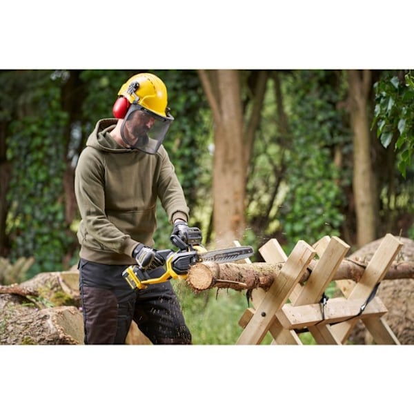 "STANLEY FATMAX V20 - Motorsåg 30 cm BRUSHLESS 18V - 1 x 4 Ah - SFMCCS730M1-QW"