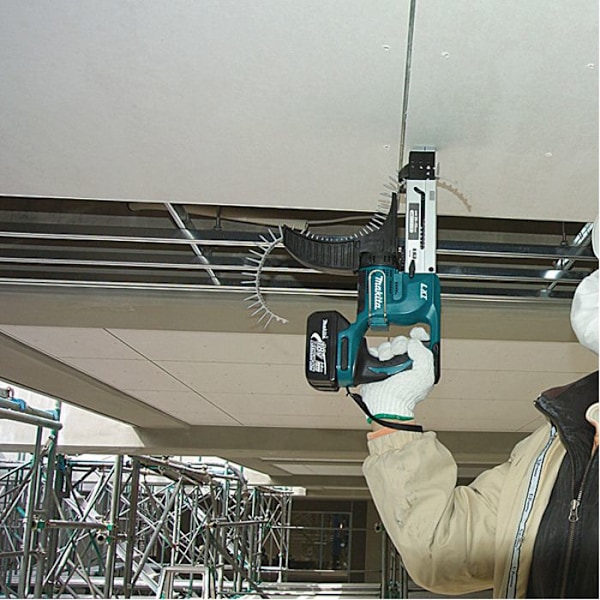 Självmatande skruvdragare - Makita - DFR550RTJ - Trådlös - 2 batterier 18 V - 4,2 mm