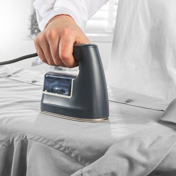 Strykjärn - BELDRAY - Modell Beldray 2 i 1 - Behållare 100 ml - Keramisk sula - 1200W