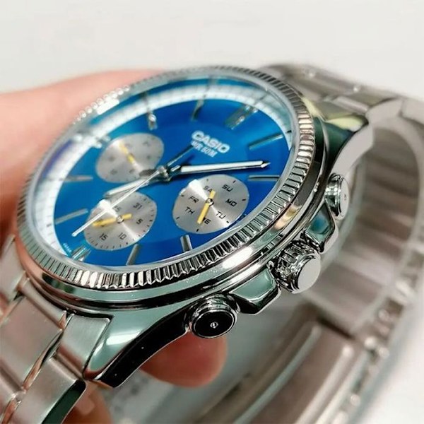 Casio Herrklocka, turkos urtavla med datum. Rostfritt stål