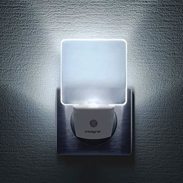 Integral Pack X2 LED-nattljus, med automatisk dag-/nattdetektor, mattvit eluttagsformat