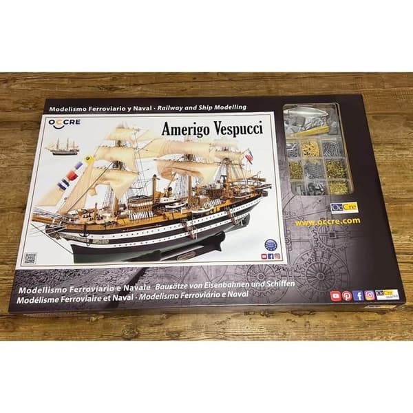 Båtmodell i trä: Amerigo Vespucci Enfärgad