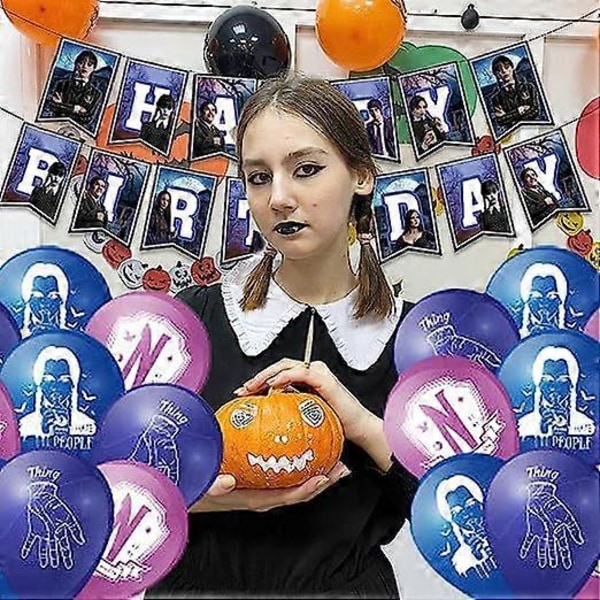 Wednesday Addams -teemainen syntymäpäiväjuhlien koristelutarvikkeet, sisältää bannerin, ilmapallot, kakku-/kuppikakkukoristeen