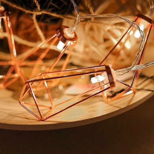 Kopparfärgad geometrisk LED-ljusslinga - 4 meter - Med nätkontakt, drivs INTE med batterier - 20 varmvita LED-lampor - koppar/roséguldfärgad pyramidform - led
