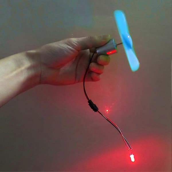 DIY Sæt 6-9V Vindmølle Mikro Motor/ Mini Blå Blad Paddle/ Dioder/ Kabler