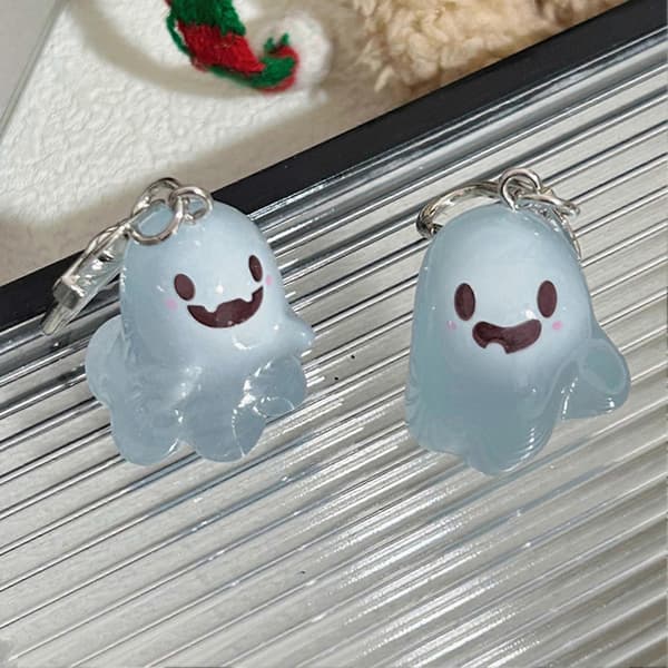 Halloween Spøgelsesnøglering - Gløder i mørke med smil - til nøgler og bil - hængende ornament D