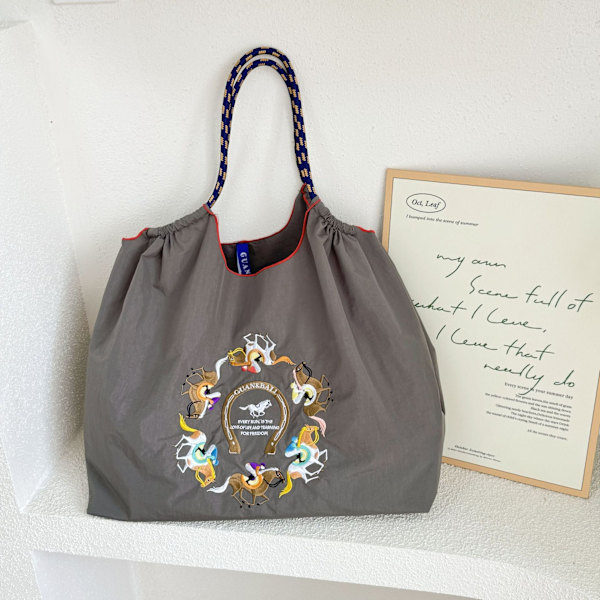 Broderet vandtæt lærredstaske | Kunstnerisk broderet tote taske | Letvægts pendler taske med stor kapacitet | Kunstneriske skovstil genstande