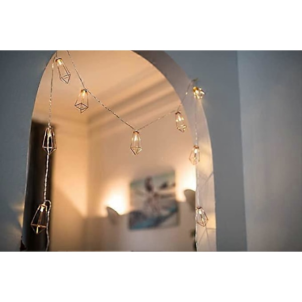 Kopparfärgad geometrisk LED-ljusslinga - 4 meter - Med nätkontakt, drivs INTE med batterier - 20 varmvita LED-lampor - koppar/roséguldfärgad pyramidform - led
