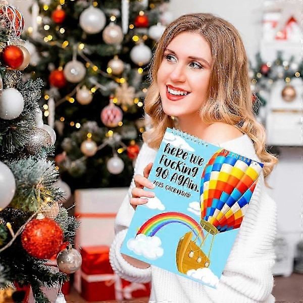 2025 Kalender Her Går Vi Faen Igjen, Her Går Vi Faen Igjen Veggkalender, Morsom Veggkunst Gag Humor Spøk Kalender