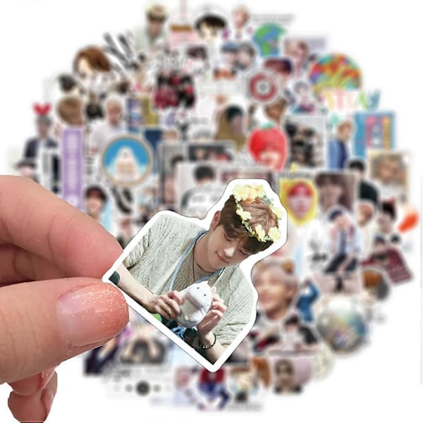 Stray Kids Klistremerker 100 stk Kpop Idol Klistremerkepakke Vinyl Vanntette Klistremerker for Laptop Skateboard Vannflaske Sykkel Telefon Gitar Bagasje