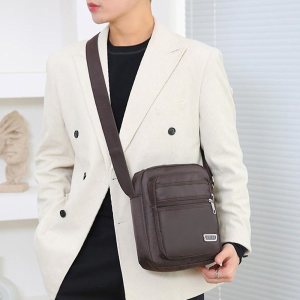Miesten suuren kapasiteetin lähettilaukku Crossbody Olkalaukut Kukkaro Sling Pack Matkalaukku töihin Business Office School Lahjat Brown