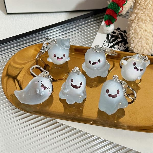 Halloween Spøgelsesnøglering - Gløder i mørke med smil - til nøgler og bil - hængende ornament C